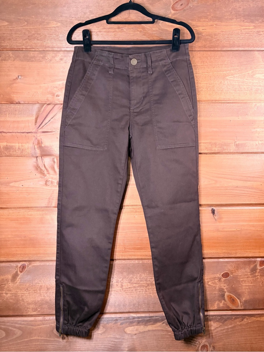 Cabi NWOT Compass Pants Women’s Size 2 Dark Brown Utility Joggers Zip Ankle 🌸